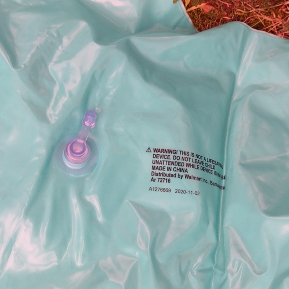 3x3' Inflatable Pineapple 🍍 Float - Picture 3 of 3